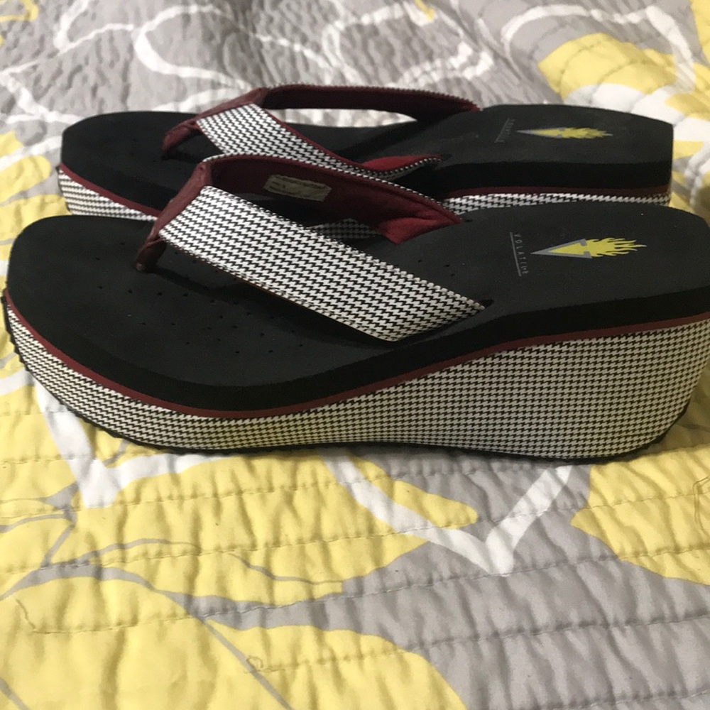 Volatile wedge flip flops